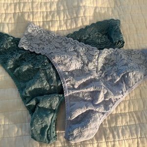 NWOT Hanky Panky Original Rise Lace Thongs set of 2